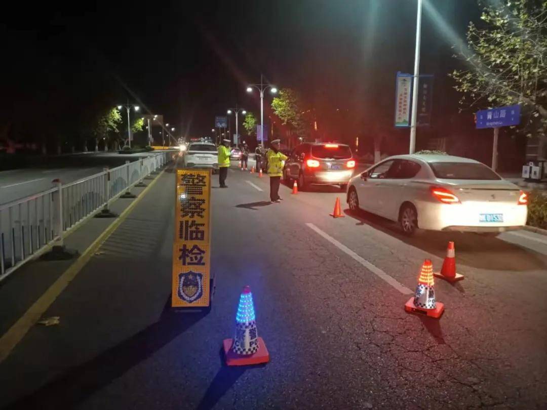 不要心存侥幸乳山交警查酒驾力保辖区交通安全