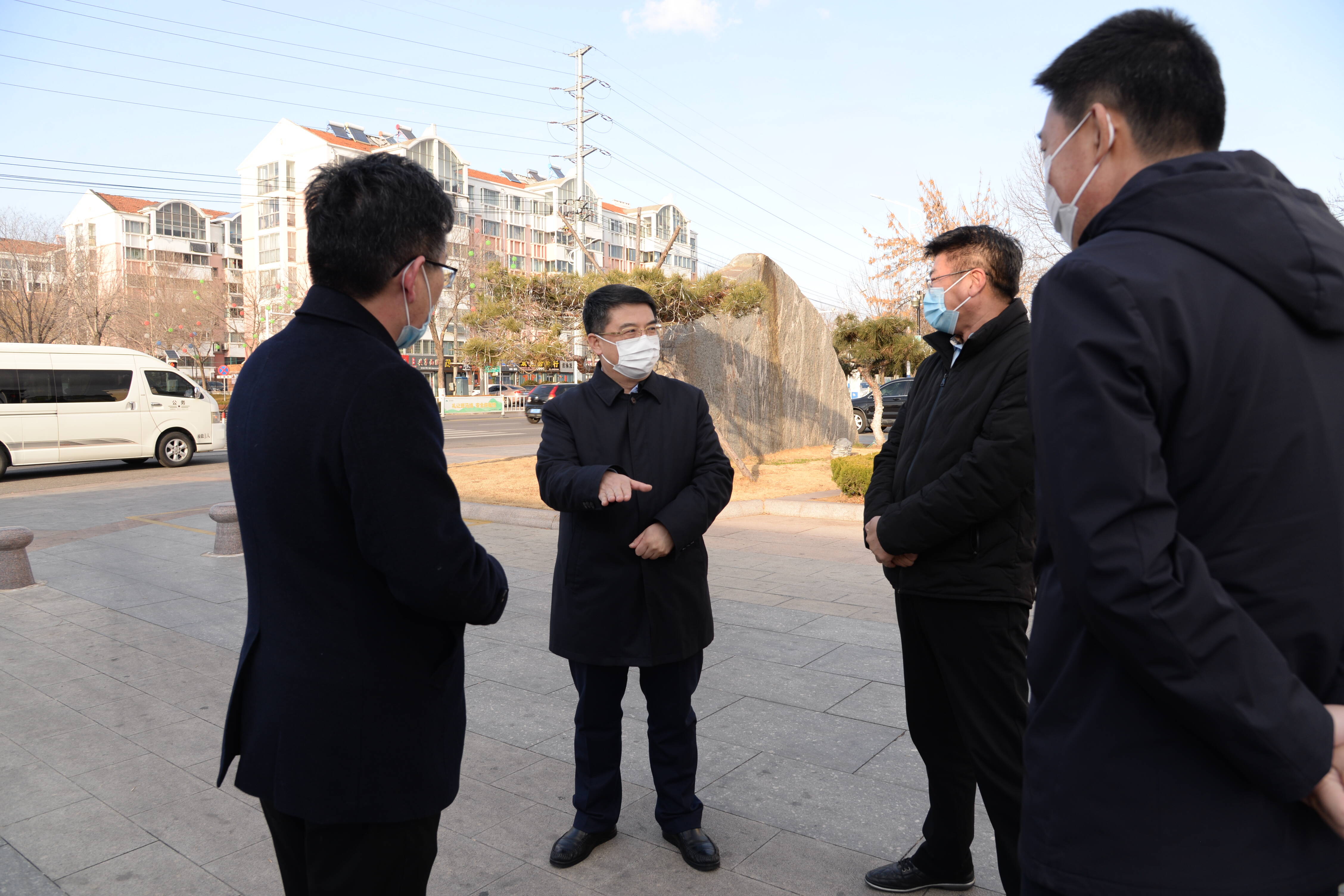 乳山市政府 乳山要闻 刘奎忠走访慰问节日期间在岗一线干部职工