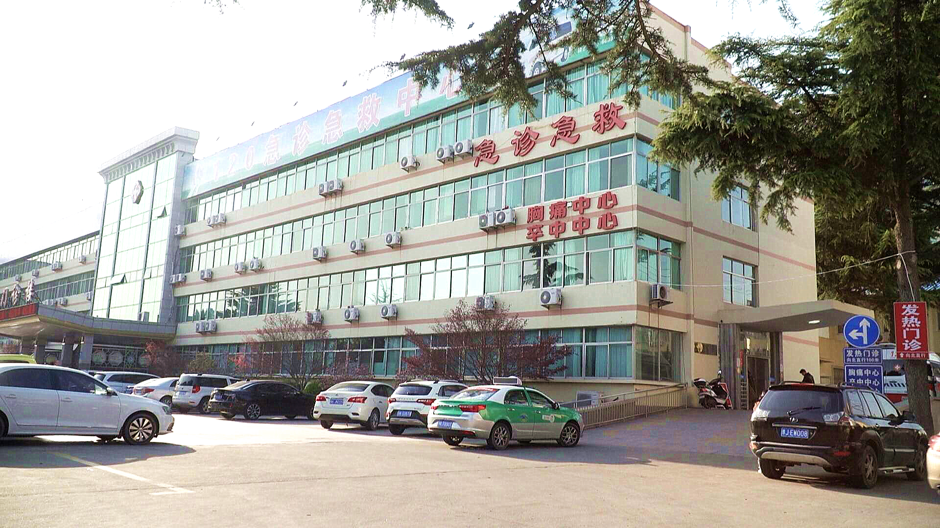乳山市政府 一线动态 市人民医院急诊科:守护生命的"