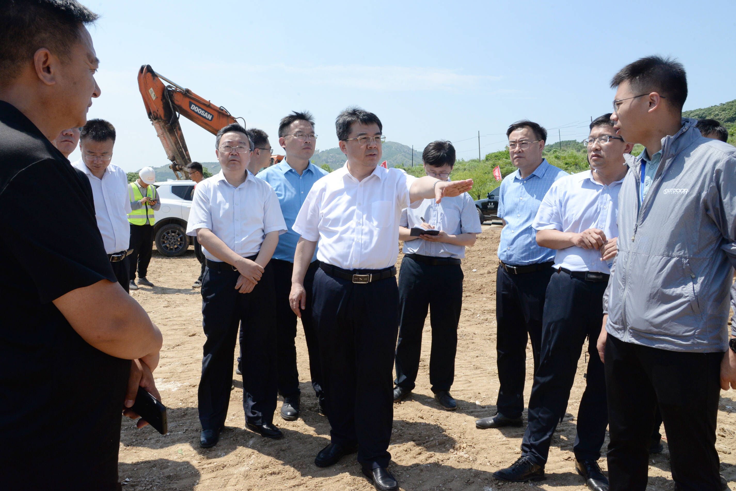 乳山市政府 乳山要闻 刘奎忠实地督导重点项目建设和"三夏"生产情况