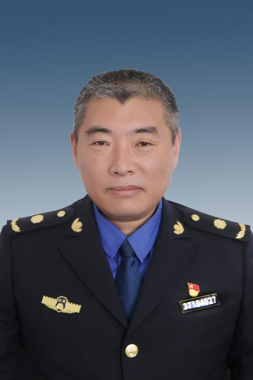 乳山市综合行政执法局主要负责人简历